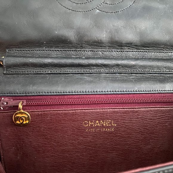 AUTHENTIC VINTAGE CHANEL FULL FLAP QUILTED CROSSBODY BAG - Picture 8 of 11